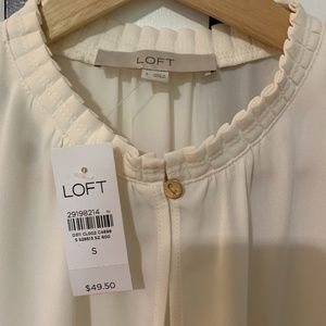 NEW // LOFT // CREAM SLEEVELESS BLOUSE SZ SMALL